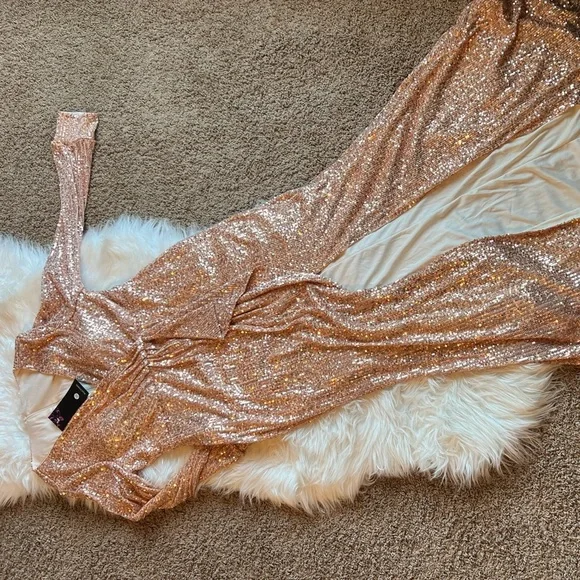 Stunning Mermaid Rose Gold Sequined Dress with Sleeves and Slit - Picture 13 of 16